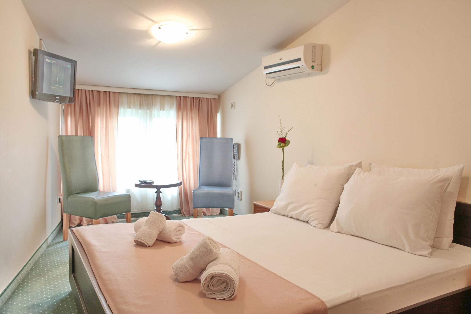 Hotel Happy Star Club Belgrado Exterior foto